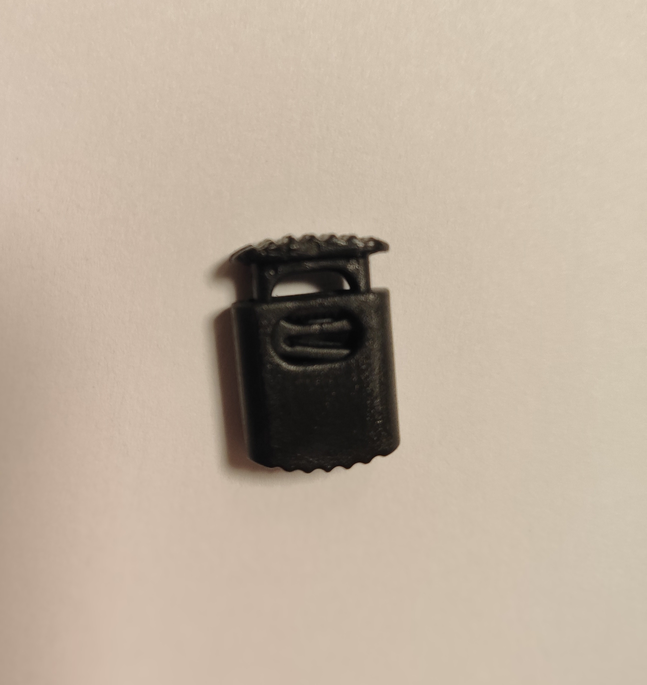 ŠTOPAR ZA ELASTIČNO VRVICO 2-3MM PLOŠČATI