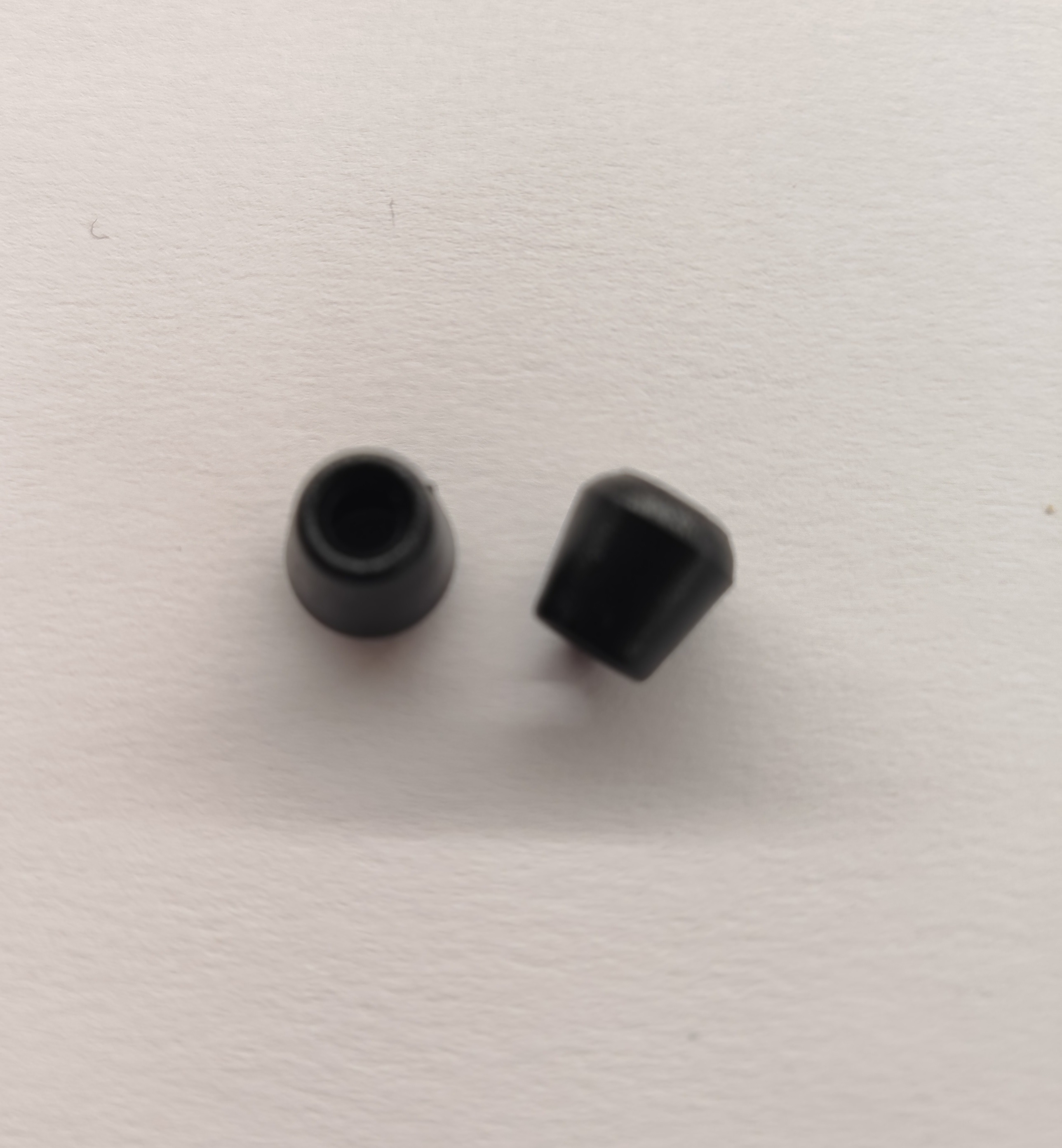 PVC KONČNIK ZA VRVICO 3-4MM ČRNA